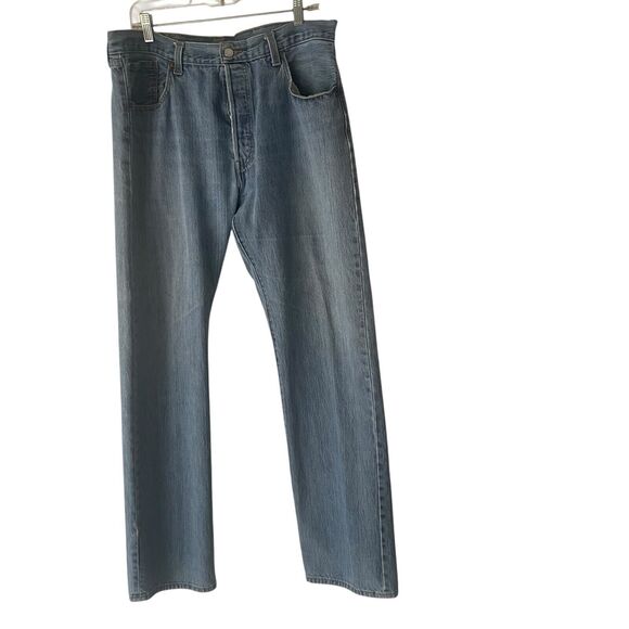 Levi's 501 Mens Size 38 X 36 Light Wash Button Fly 100 Cotton Straight Leg Jeans - Picture 1 of 10